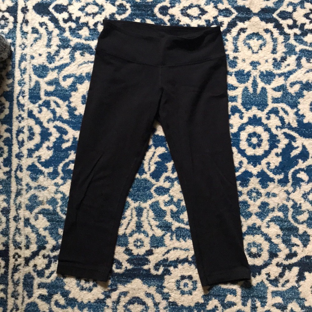 🍋 black lululemon wonder under crops